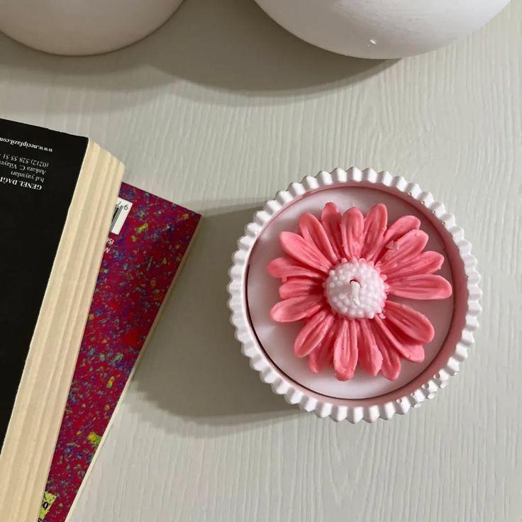 Gesmonite jar with candle