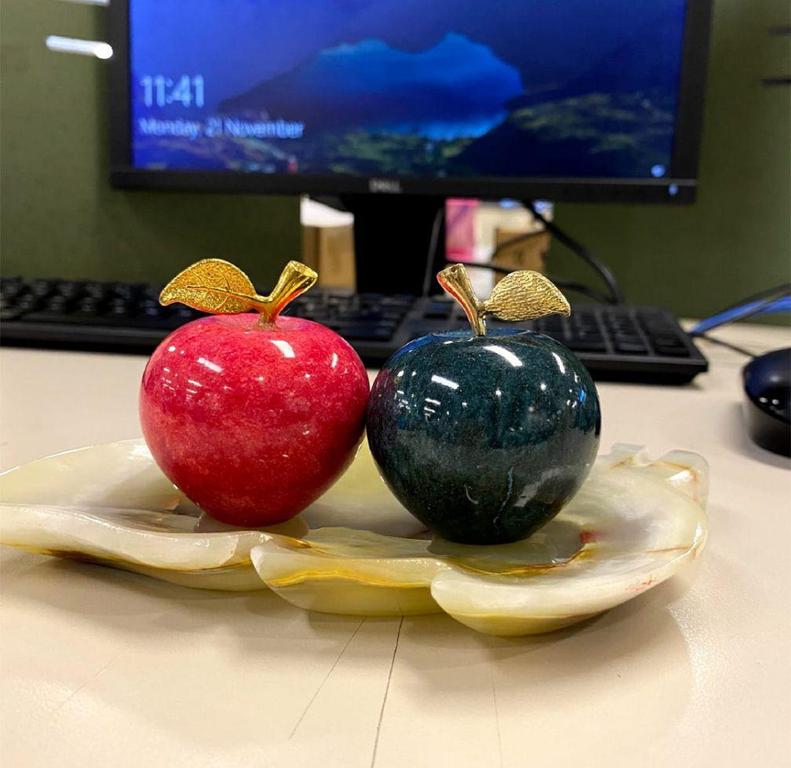 Onyx Leaf Tray with Marble Apples