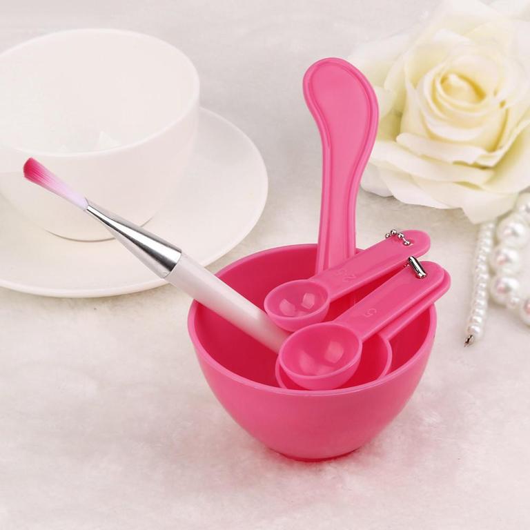 4-in-1 DIY Facial Mask Set with Mixing Bowl, Brush, and Spoons - 4