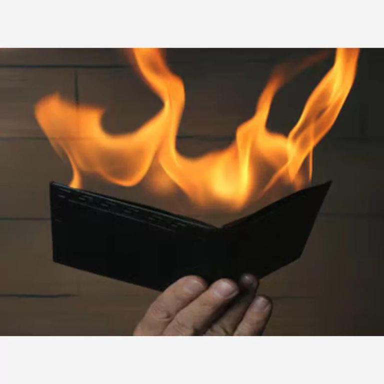 FIRE WALLET - Magic Fire Design in Leather, Practical for Daily Use, Unisex Style - 1