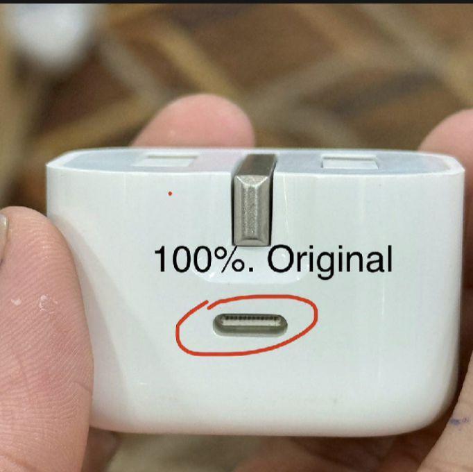 Apple 20W USB-C Fast Charger Image 3