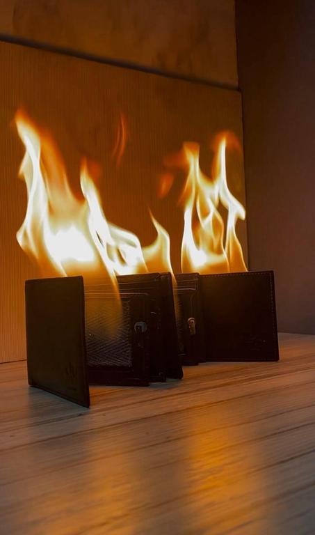 FIRE WALLET - Magic Fire Design in Leather, Practical for Daily Use, Unisex Style - 4