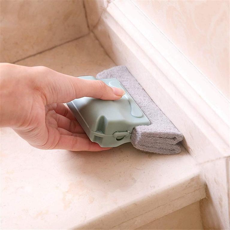 Cleaning brush in use