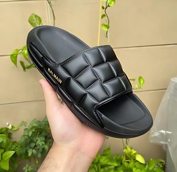 Balmain Slippers 100 % Comfortable and vert Attractive Design and colour Black and white Flip flop slippers. - 3