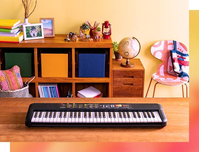 Yamaha Music Portable Keyboard Beginner Level 61 Keys PSR F52 - 1